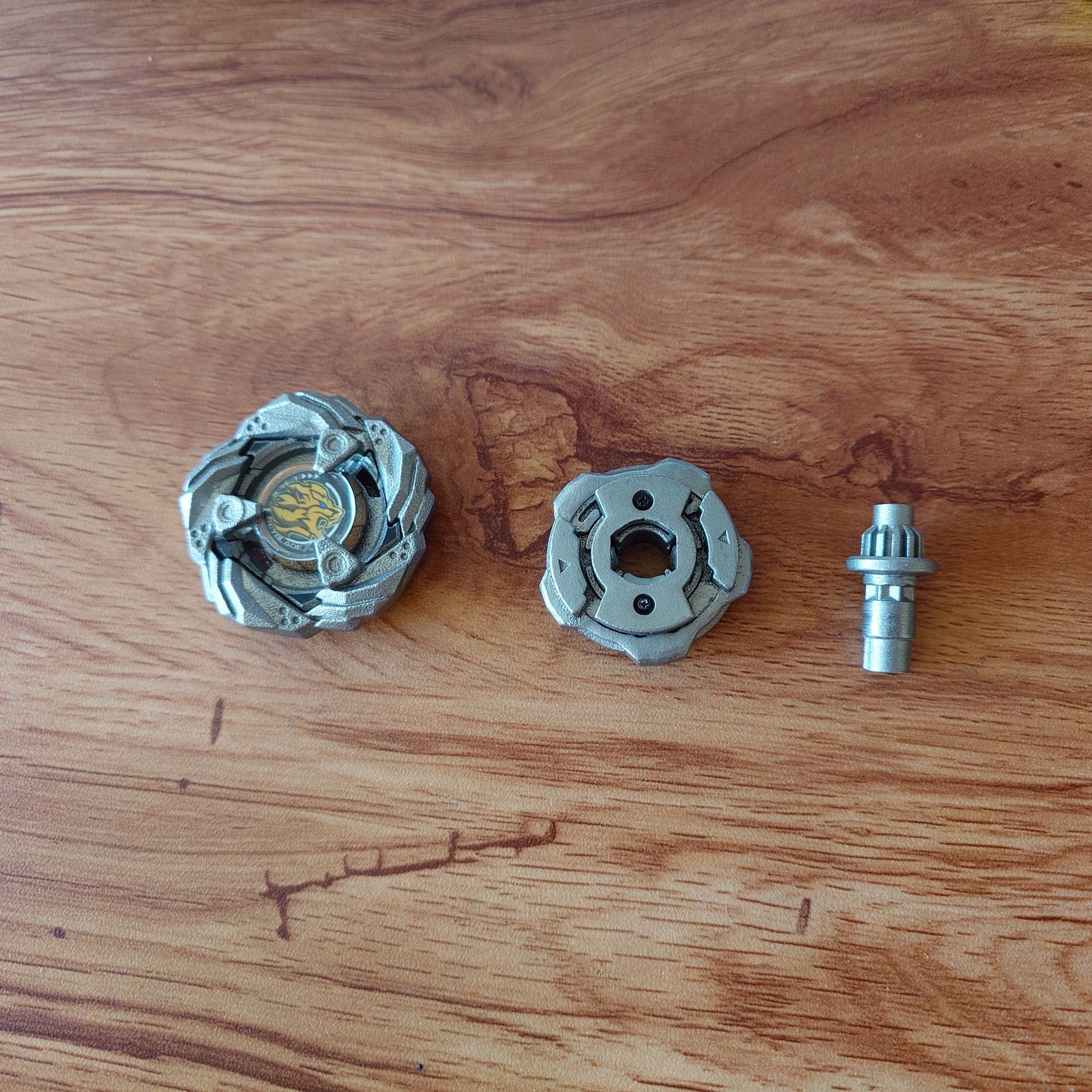 FULL METAL Beyblade LeonClaw 5-60P (Stainless steel) (Beyblade X)