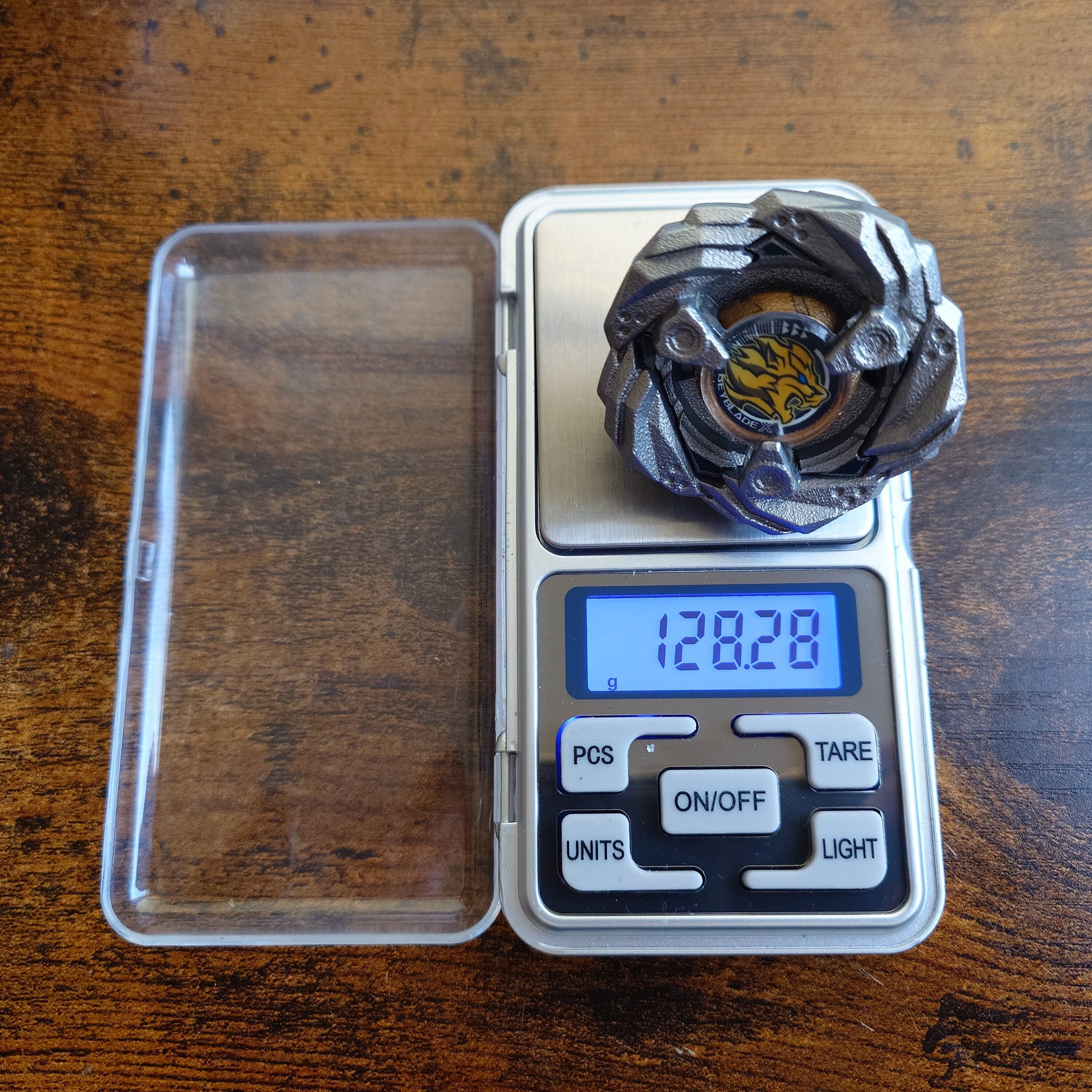 FULL METAL Beyblade LeonClaw 5-60P (Stainless steel) (Beyblade X)